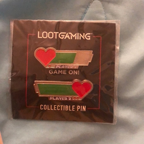 Never opened glow-in-the-dark collector's pins - Picture 2 of 3